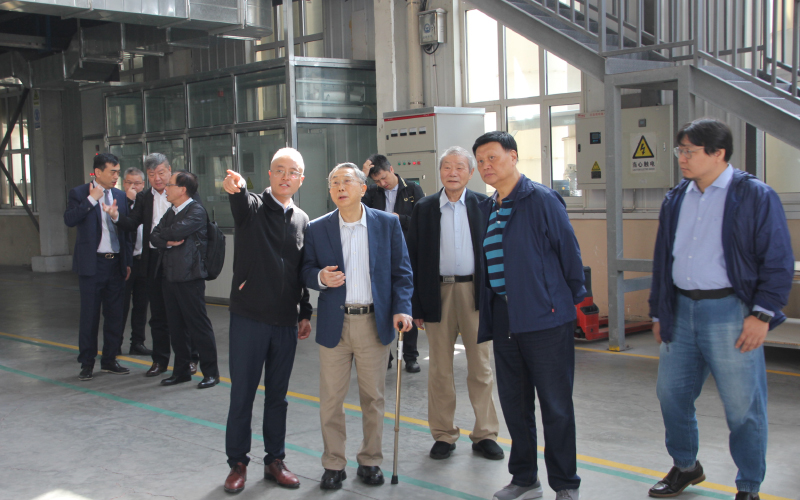奇美實(shí)業(yè)許春華董事長(zhǎng)參觀視察